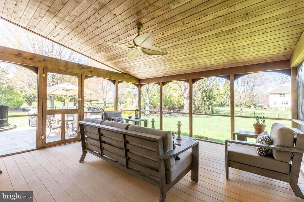 20 AUTUMNWOOD DRIVE