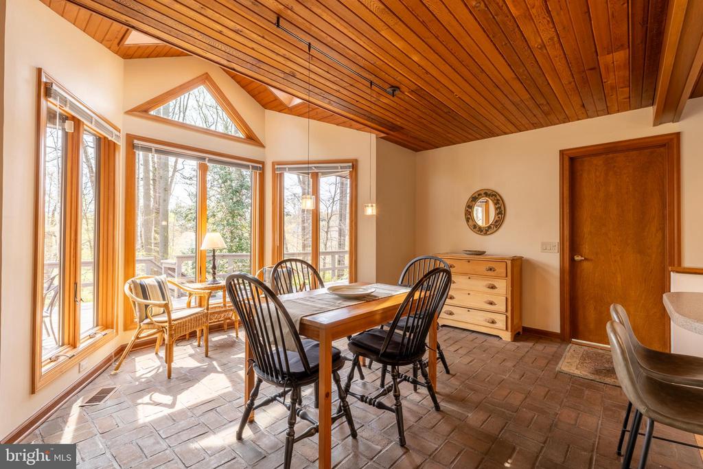 8 N BUCK RIDGE DRIVE