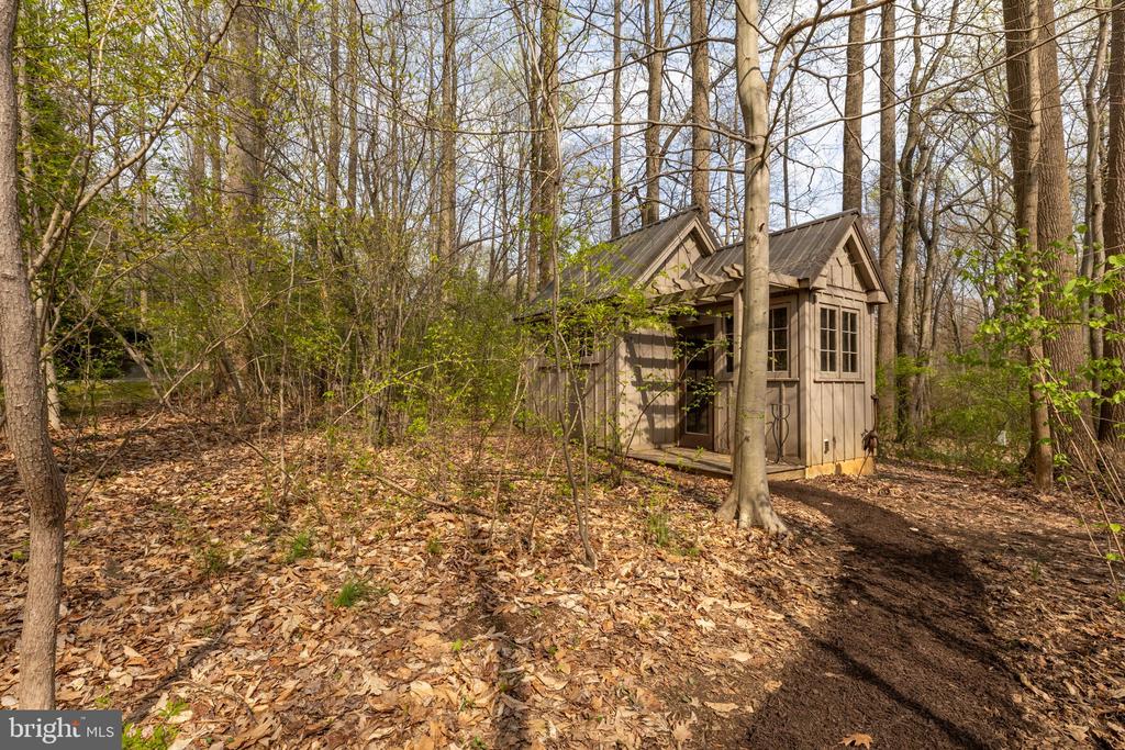 8 N BUCK RIDGE DRIVE