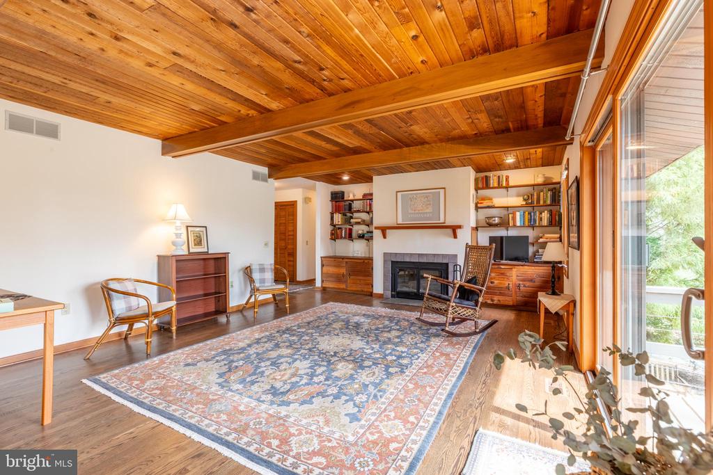 8 N BUCK RIDGE DRIVE