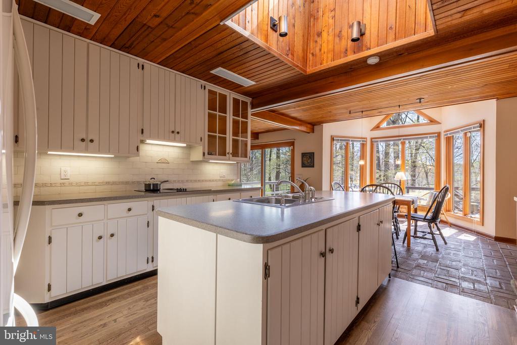 8 N BUCK RIDGE DRIVE
