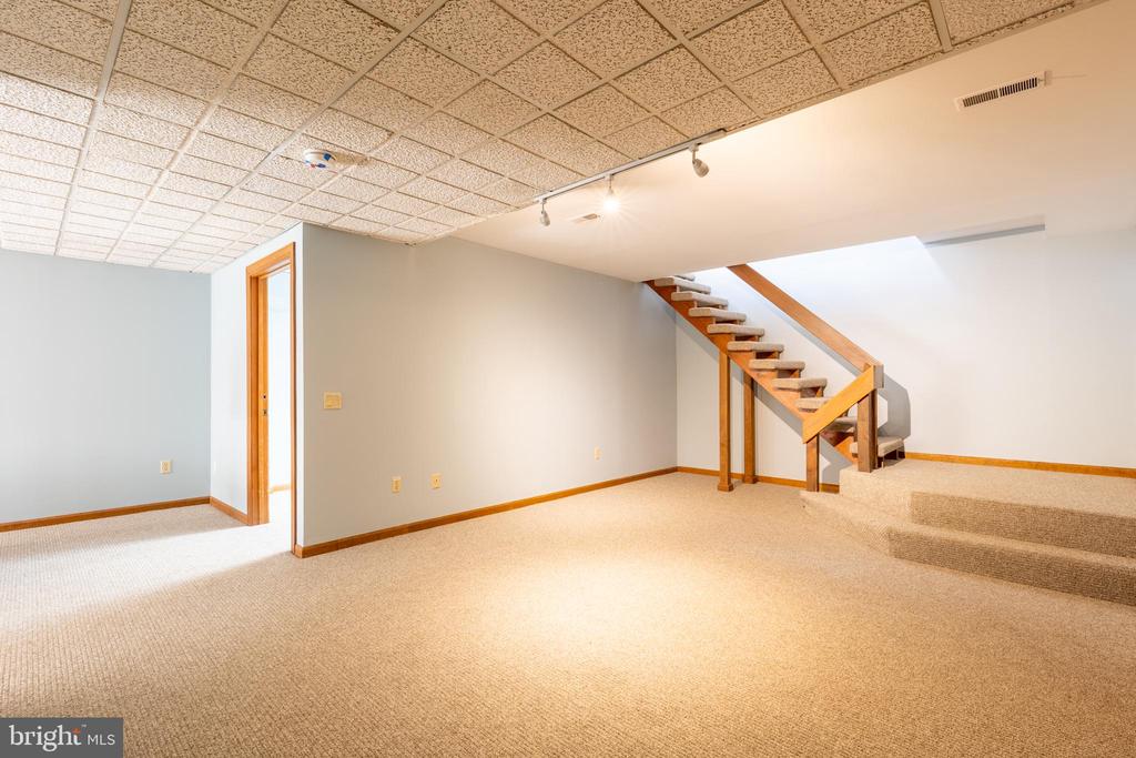 8 N BUCK RIDGE DRIVE