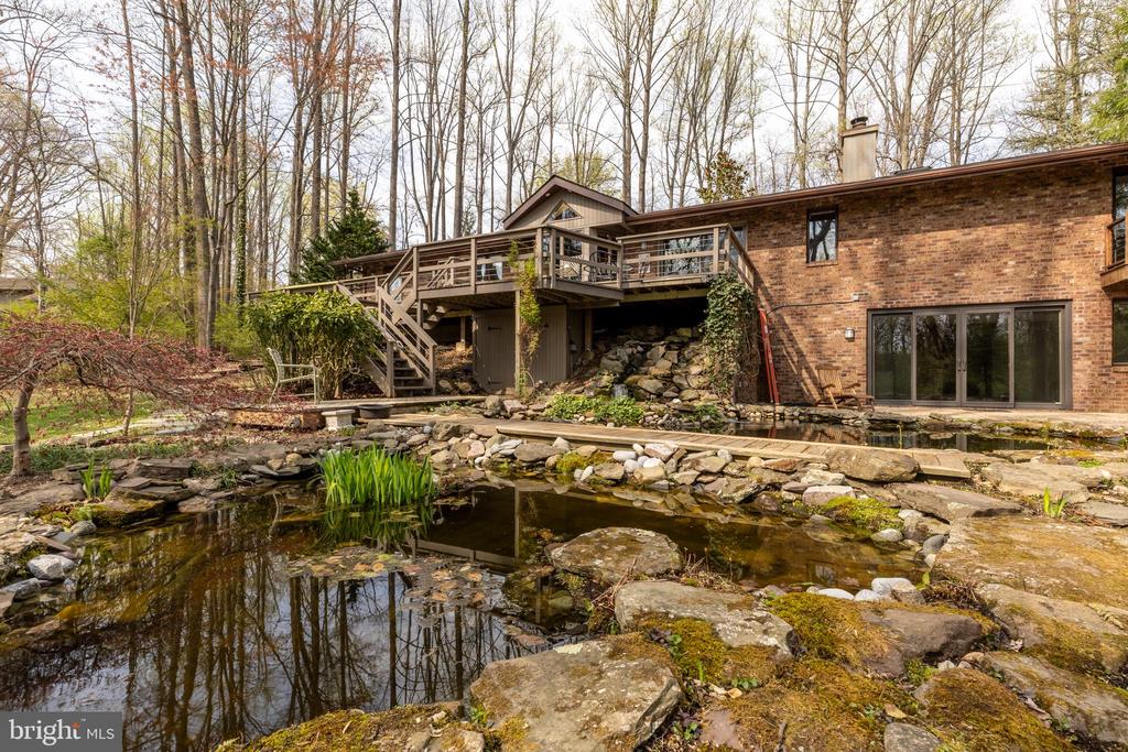 8 N BUCK RIDGE DRIVE