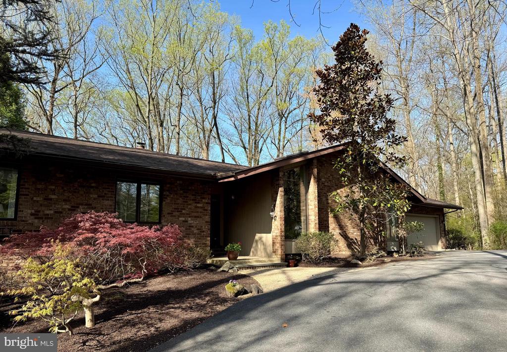 8 N BUCK RIDGE DRIVE