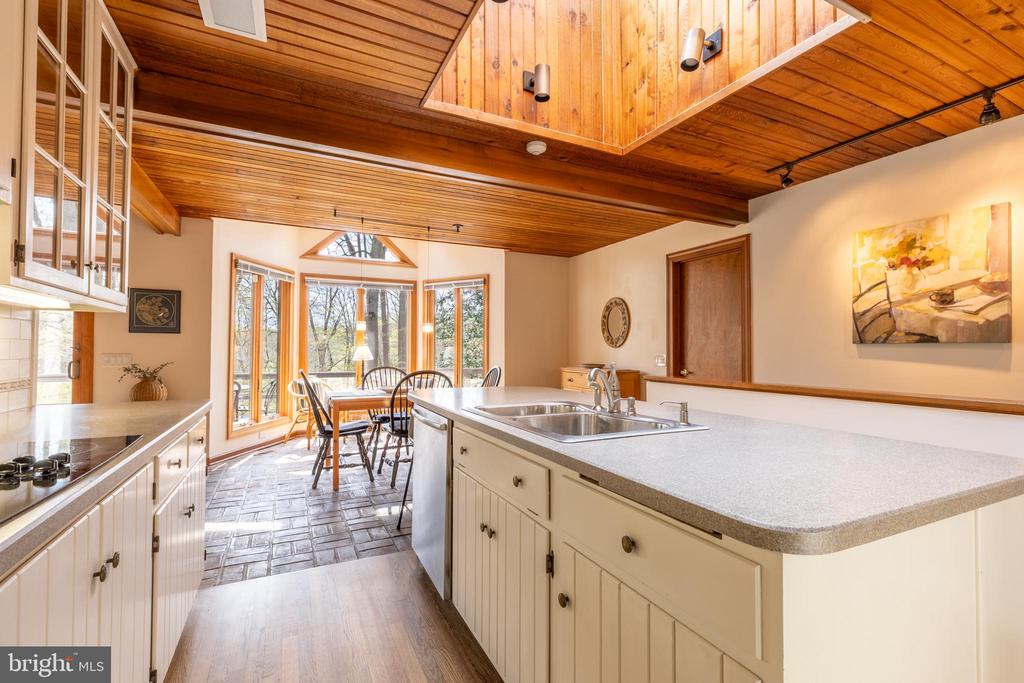 8 N BUCK RIDGE DRIVE