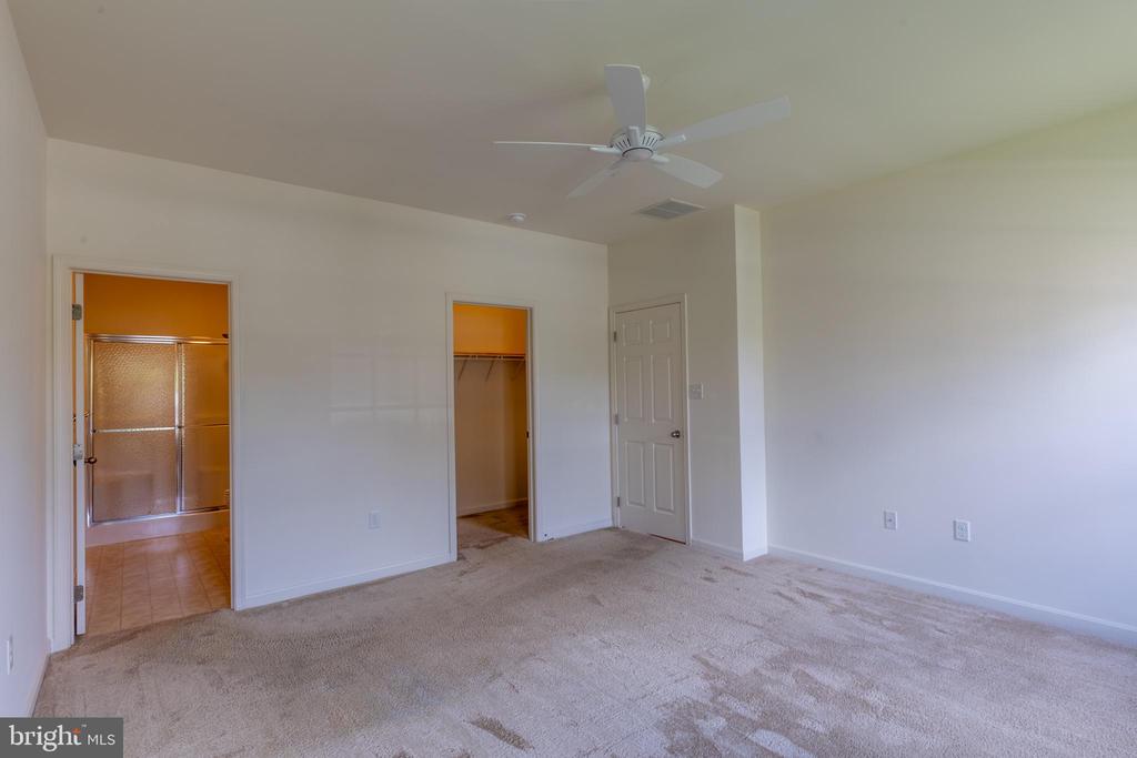 19 FOUNTAINVIEW DRIVE