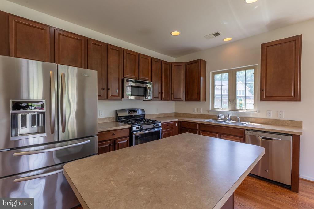 19 FOUNTAINVIEW DRIVE