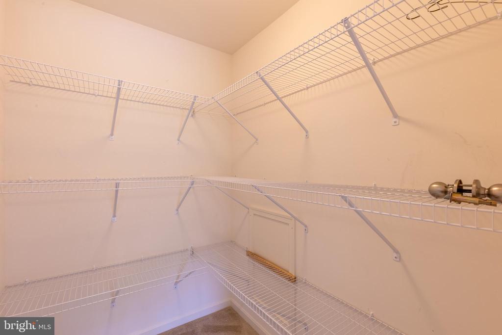 19 FOUNTAINVIEW DRIVE