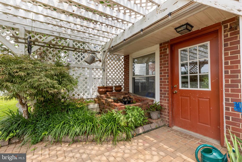 2035 ARMOUR DRIVE