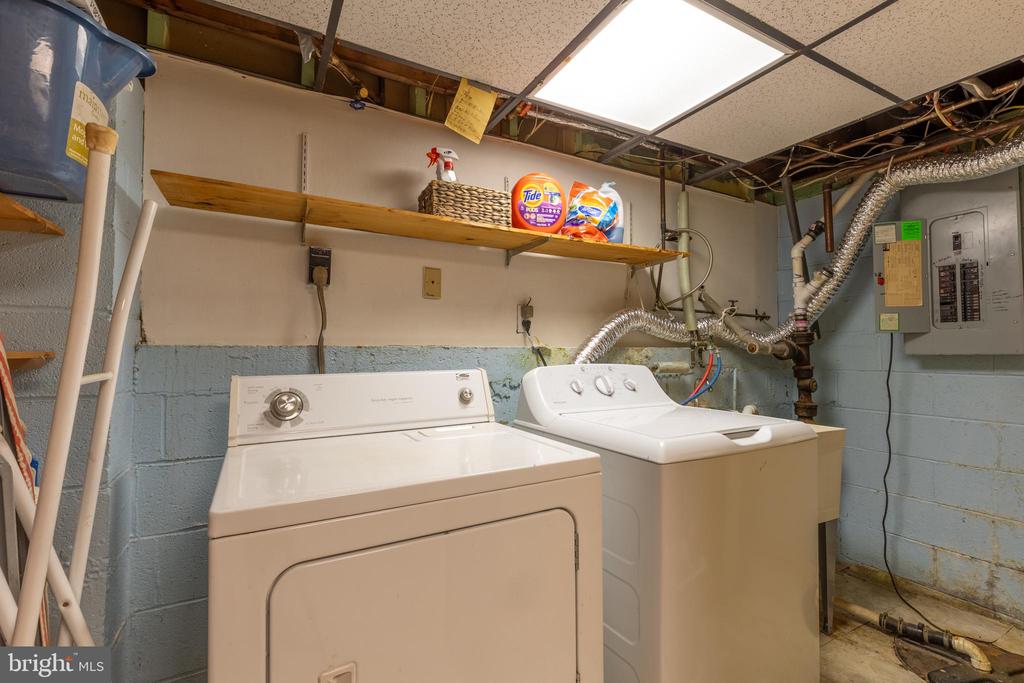 2035 ARMOUR DRIVE
