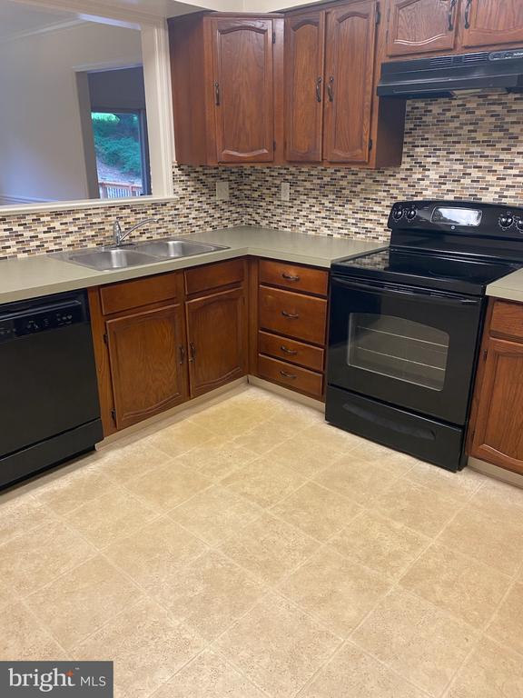 4859 PLUM RUN COURT