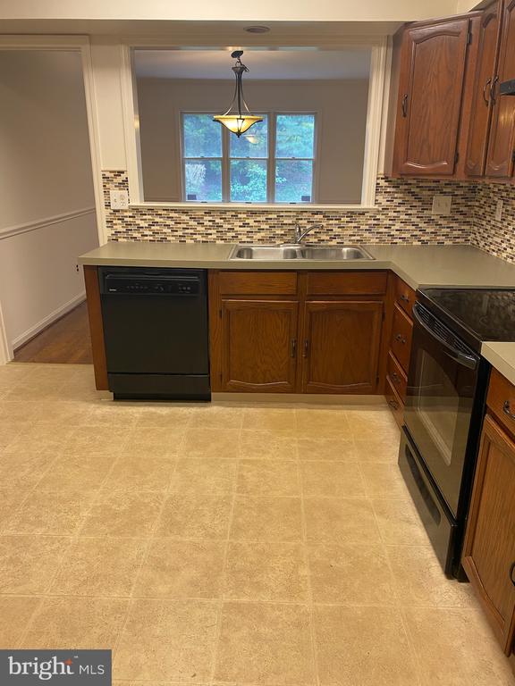 4859 PLUM RUN COURT