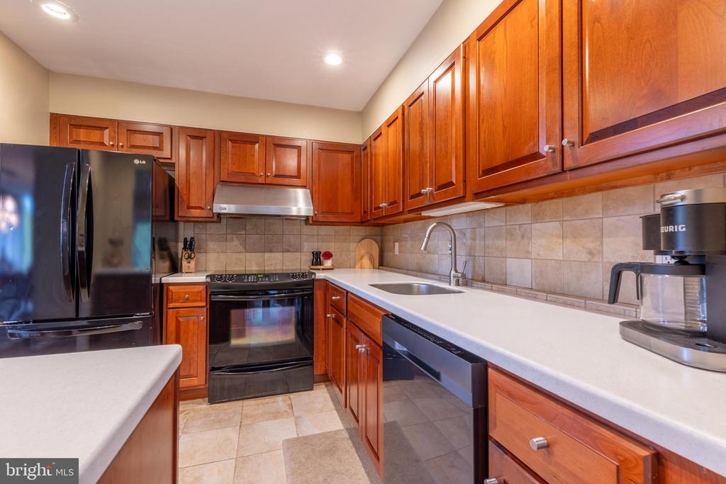 427 WALDEN LANE