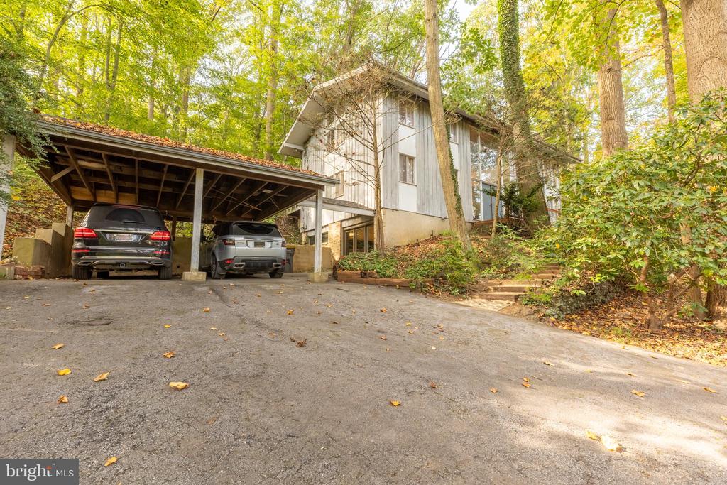 427 WALDEN LANE