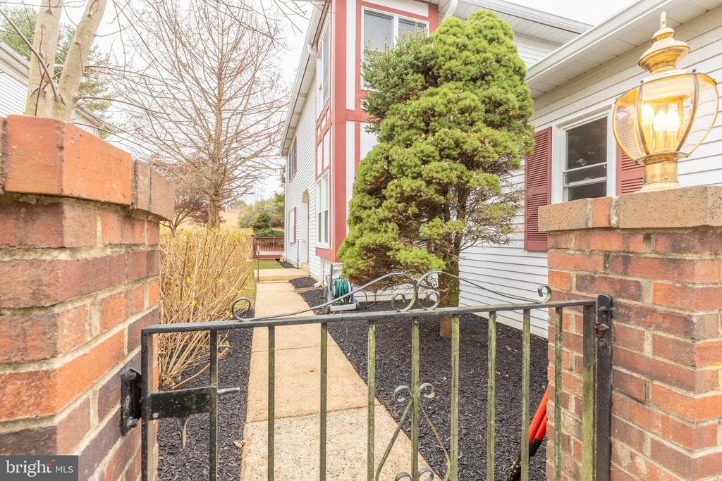 4855 PLUM RUN COURT