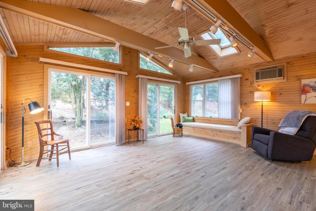 4855 PLUM RUN COURT