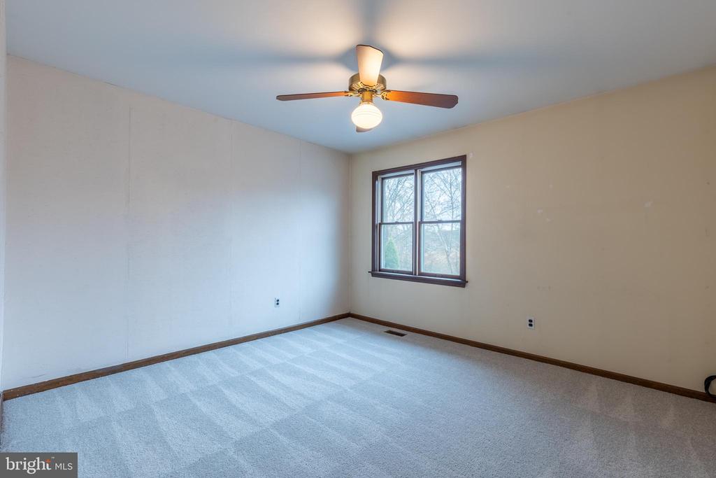 4855 PLUM RUN COURT