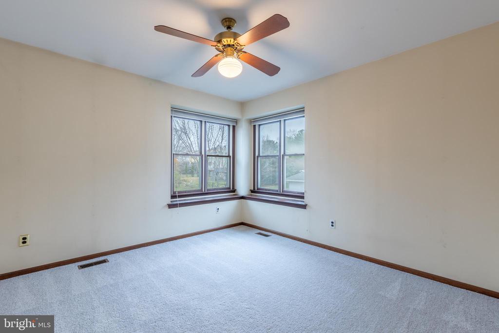 4855 PLUM RUN COURT