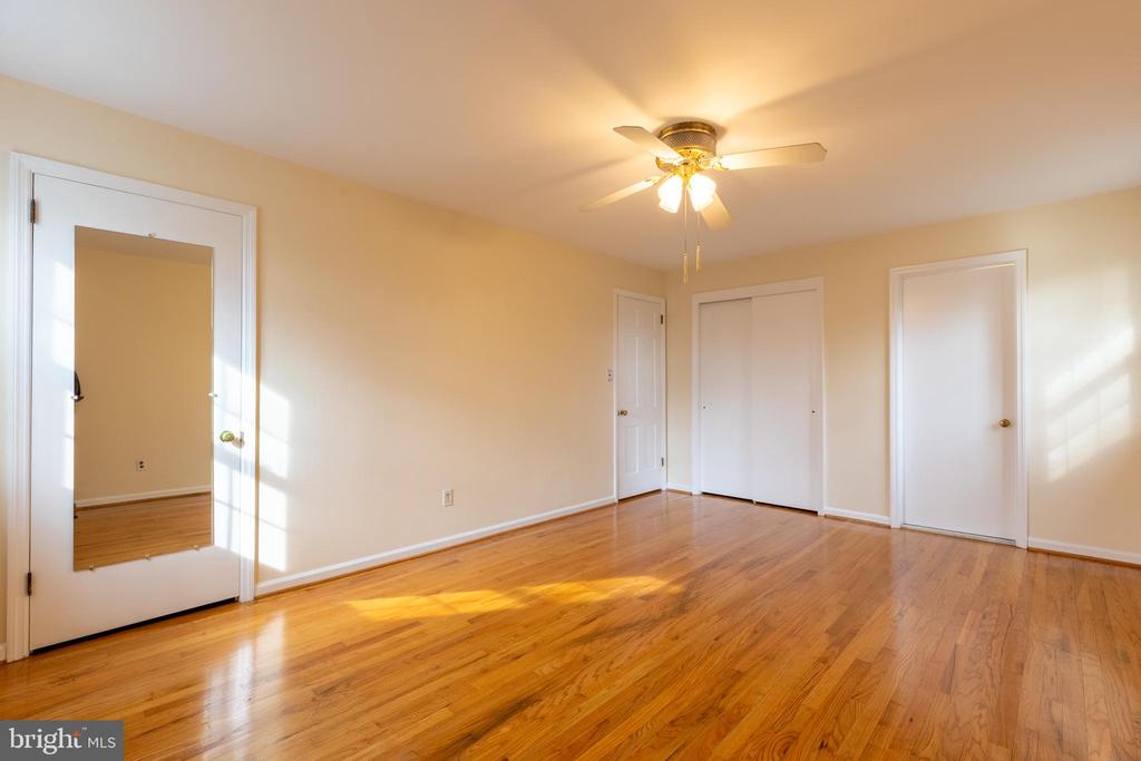 21 WINTERBURY CIRCLE