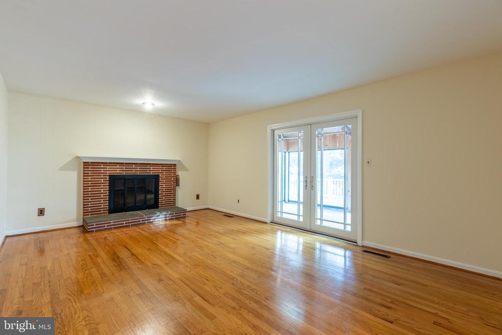 21 WINTERBURY CIRCLE
