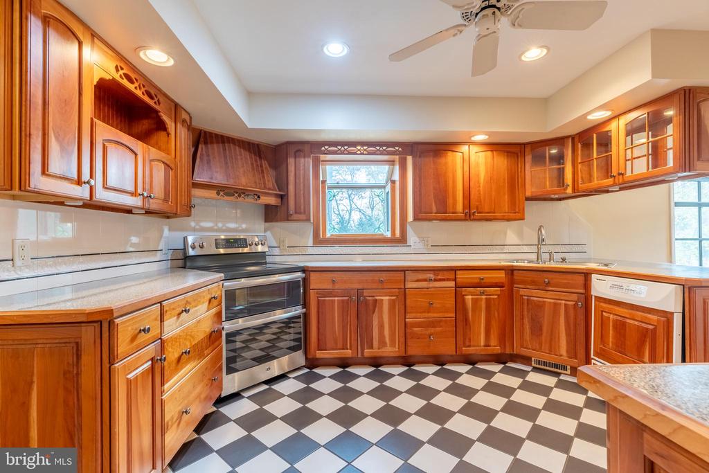 21 WINTERBURY CIRCLE