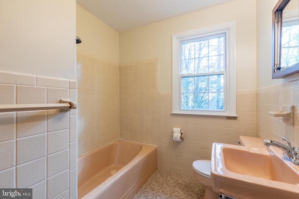 21 WINTERBURY CIRCLE
