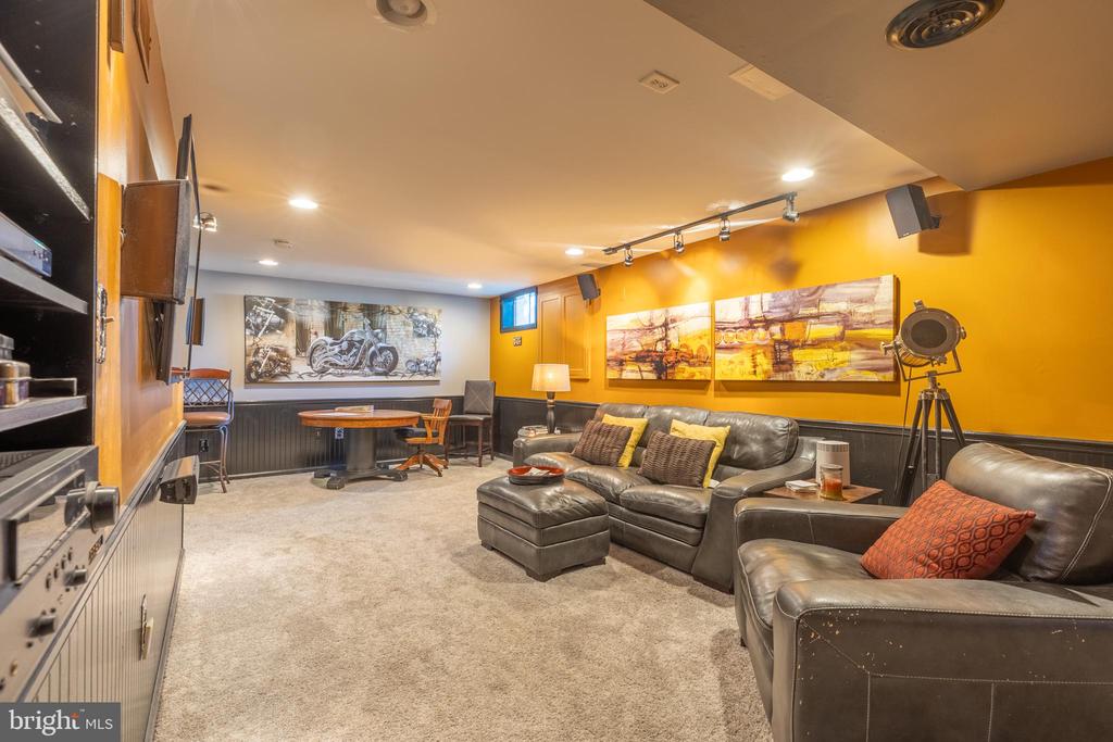 3 HEATHERSTONE WAY