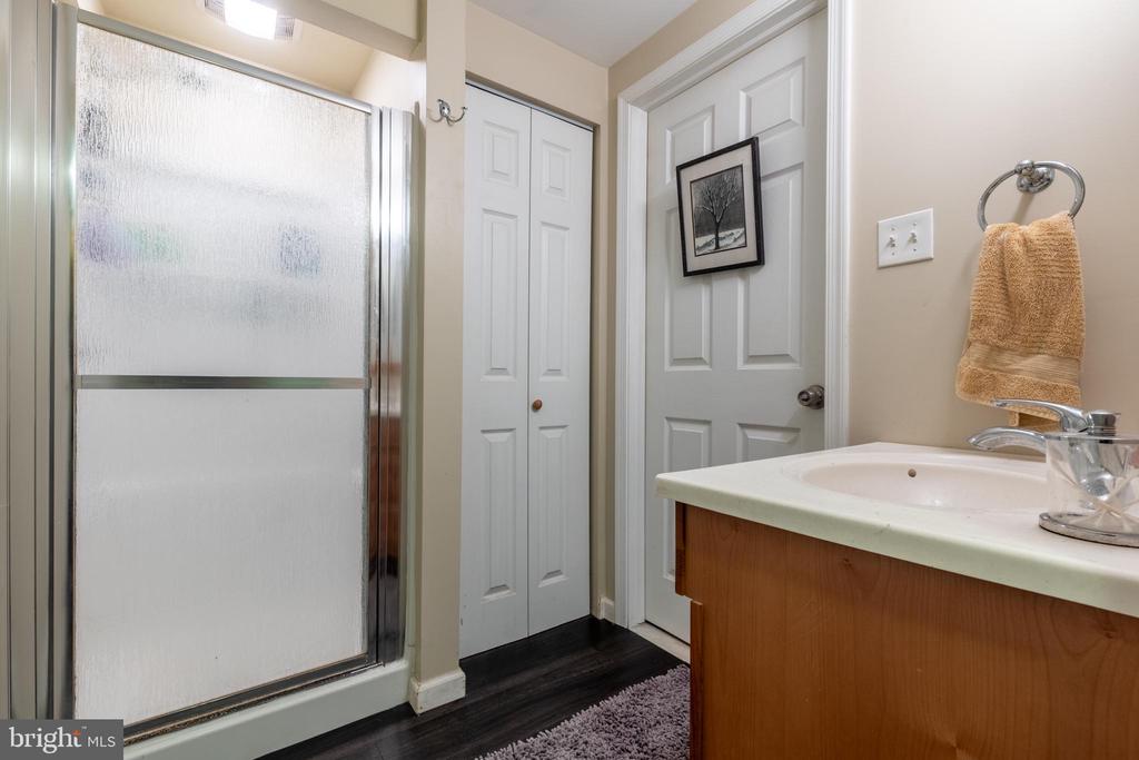 3 HEATHERSTONE WAY