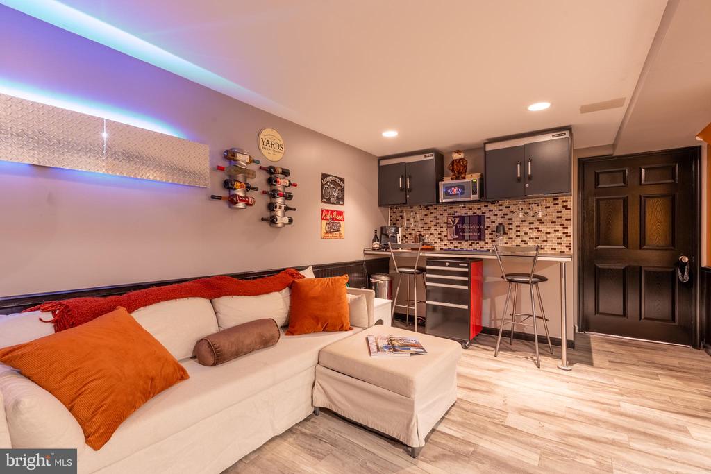 3 HEATHERSTONE WAY