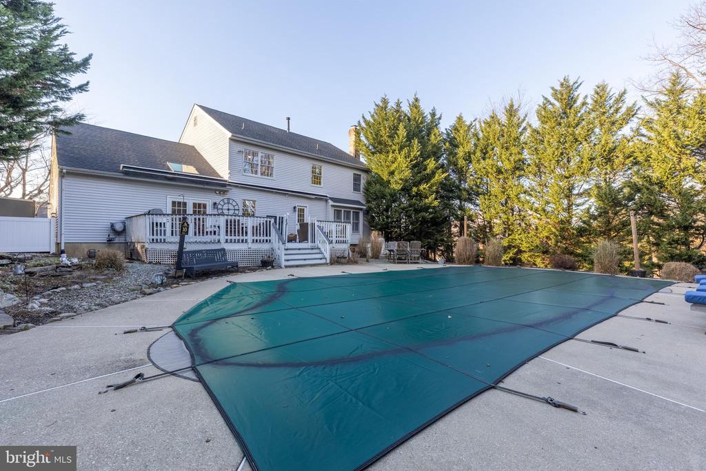 3 HEATHERSTONE WAY