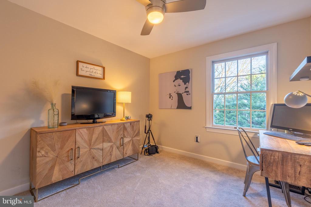 3 HEATHERSTONE WAY