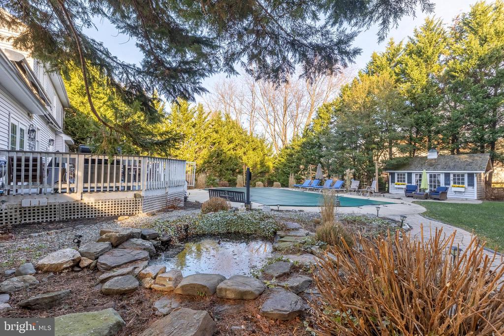3 HEATHERSTONE WAY