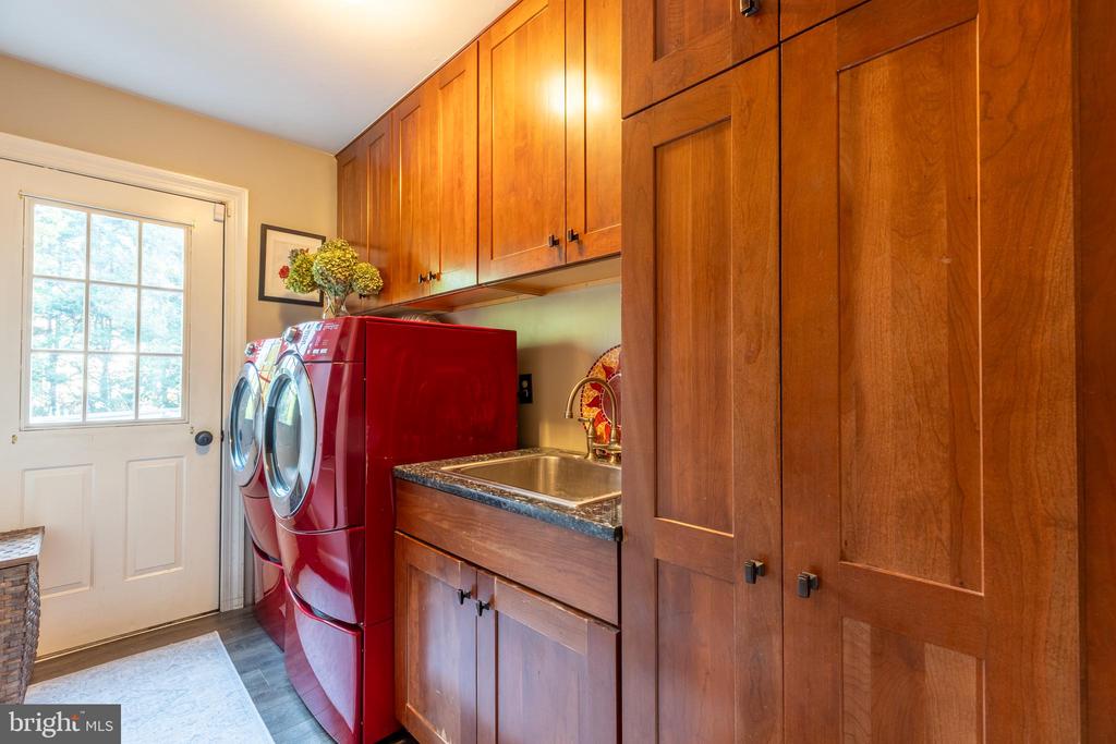 3 HEATHERSTONE WAY