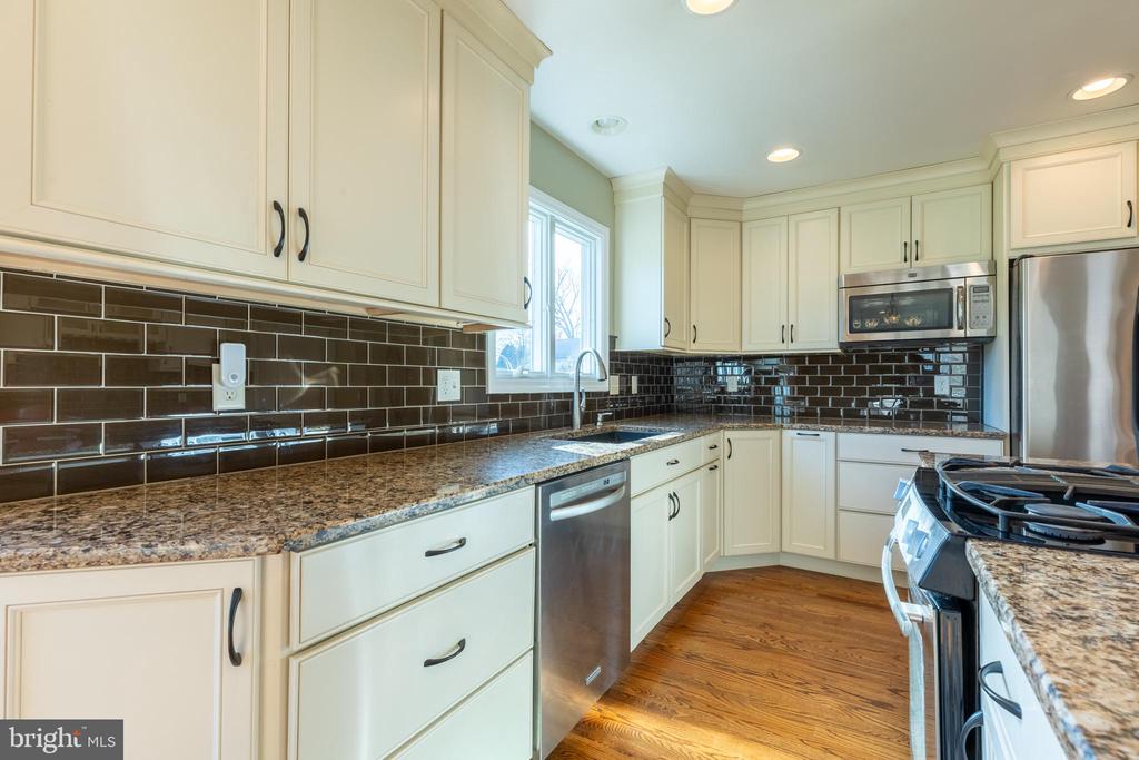 4 RUNNING BROOK LANE