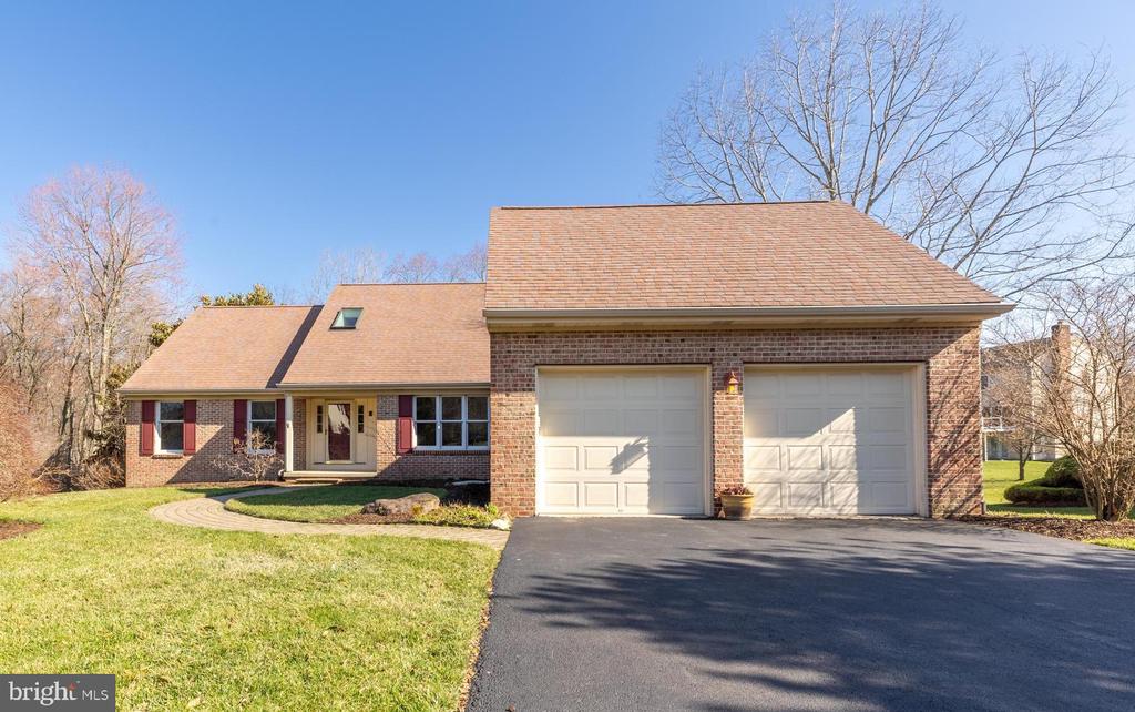 4 RUNNING BROOK LANE