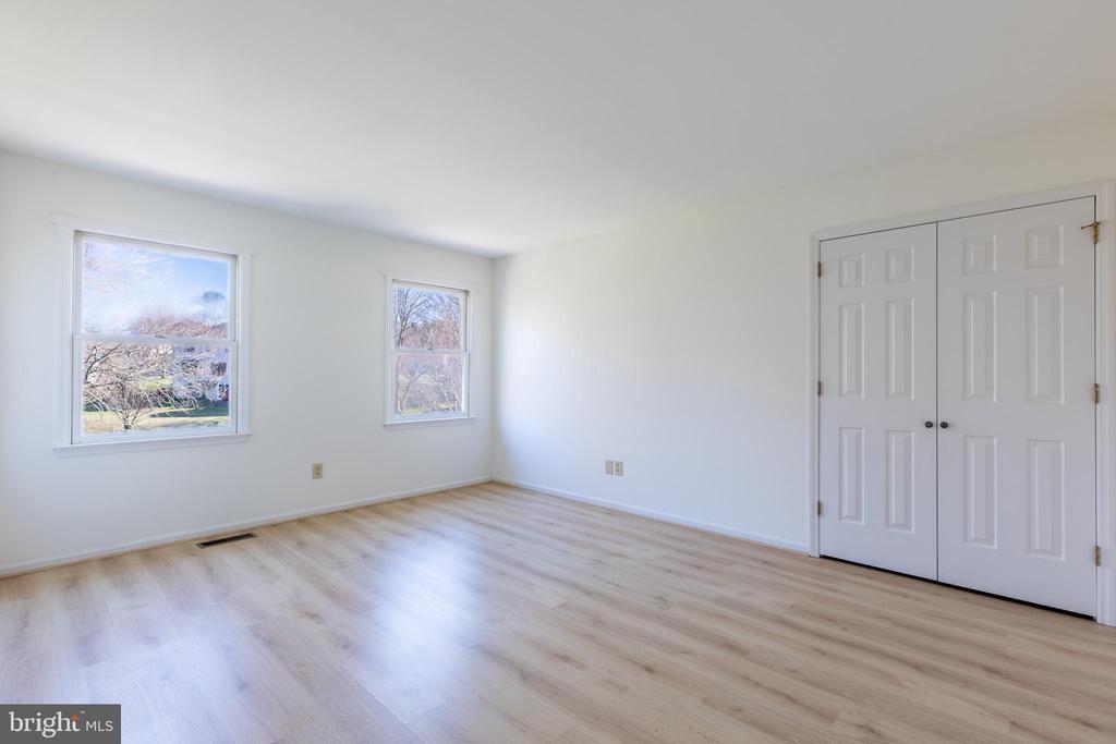 4 RUNNING BROOK LANE