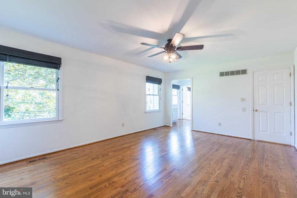 4 RUNNING BROOK LANE