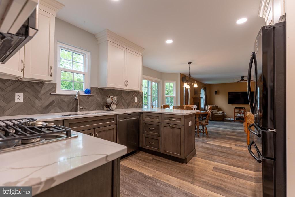 215 E FLAGSTONE DRIVE