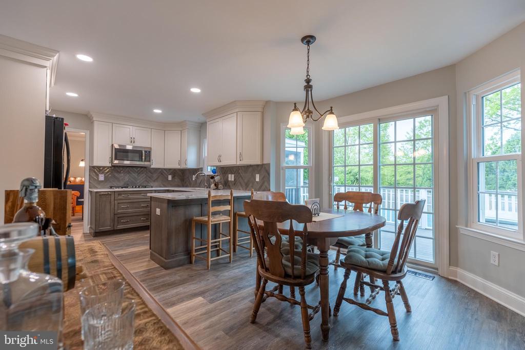 215 E FLAGSTONE DRIVE