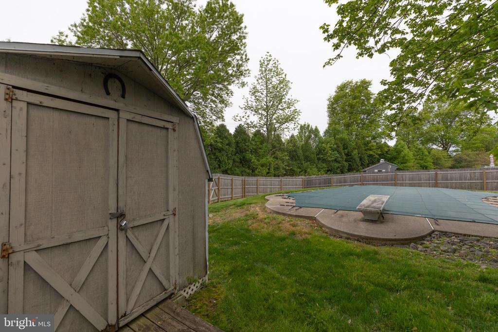 215 E FLAGSTONE DRIVE