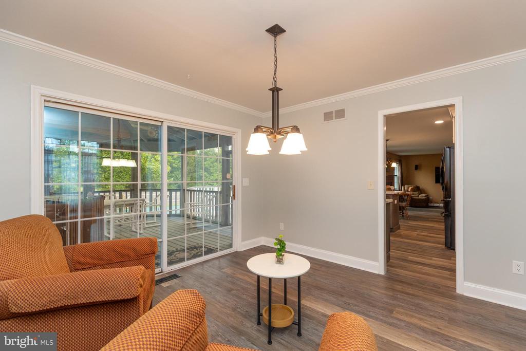 215 E FLAGSTONE DRIVE