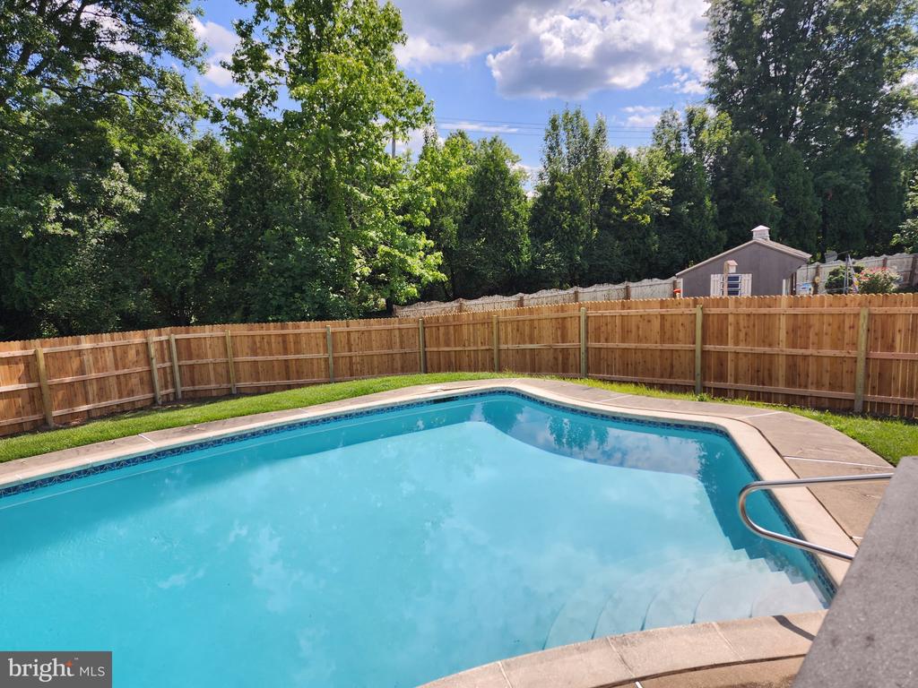 215 E FLAGSTONE DRIVE