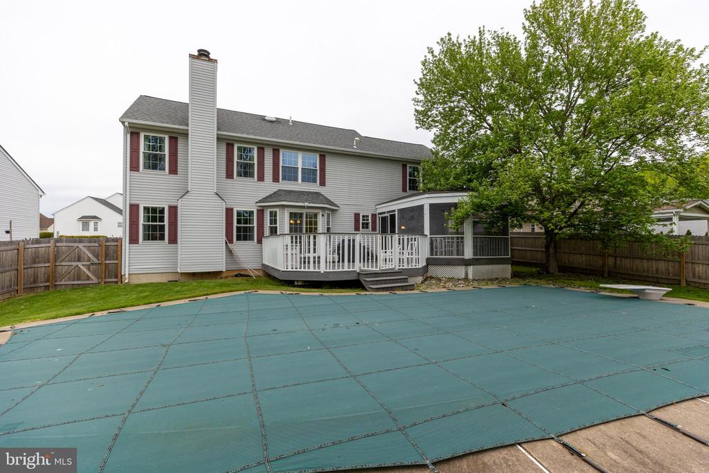 215 E FLAGSTONE DRIVE