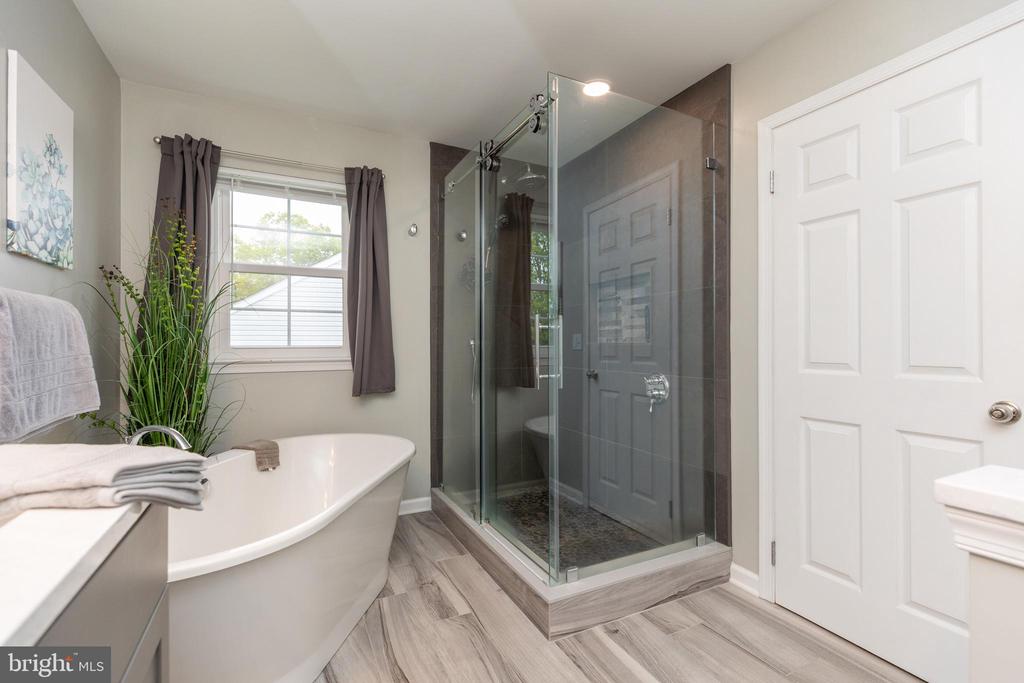 215 E FLAGSTONE DRIVE