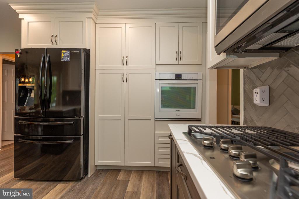 215 E FLAGSTONE DRIVE