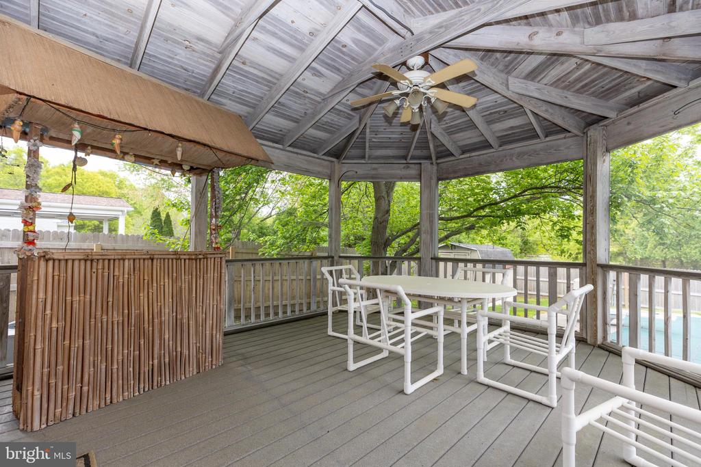 215 E FLAGSTONE DRIVE