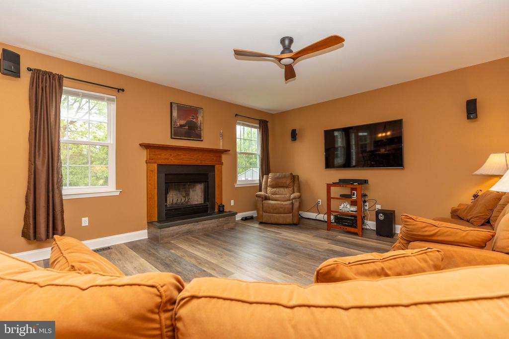 215 E FLAGSTONE DRIVE