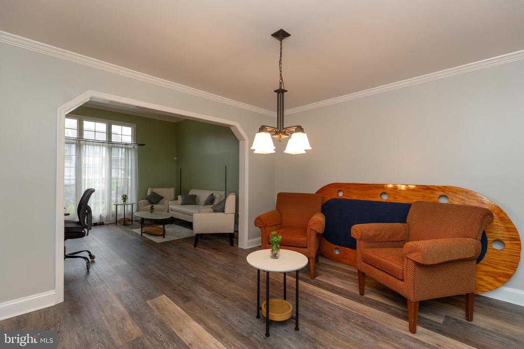 215 E FLAGSTONE DRIVE