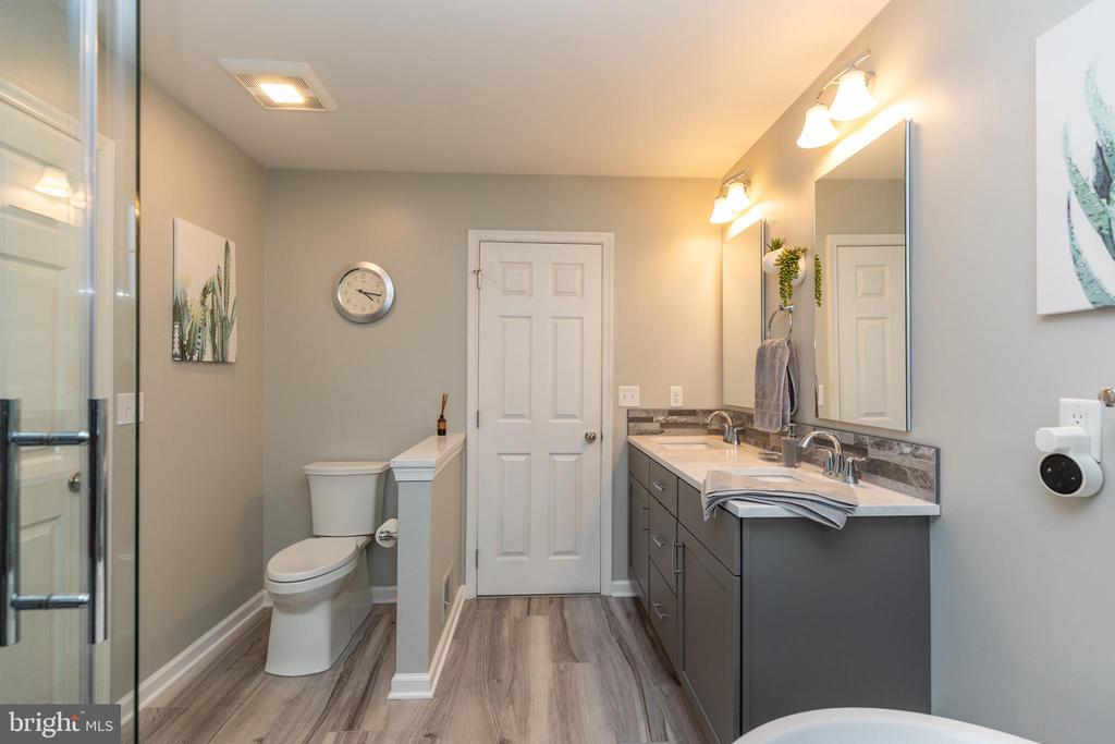 215 E FLAGSTONE DRIVE
