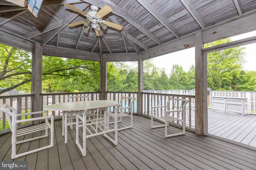 215 E FLAGSTONE DRIVE